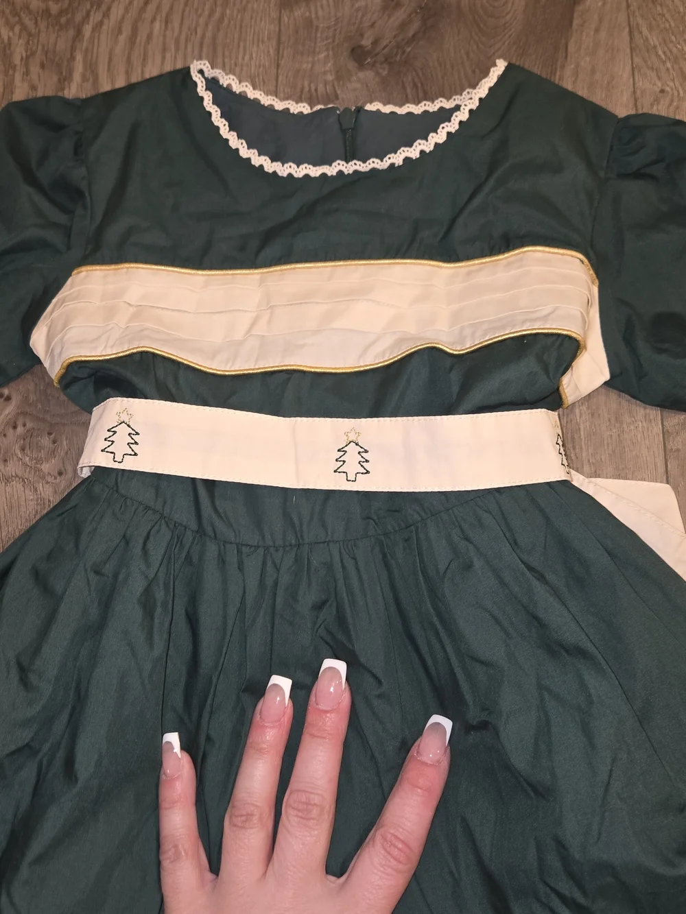 Evies Closet classic dark
